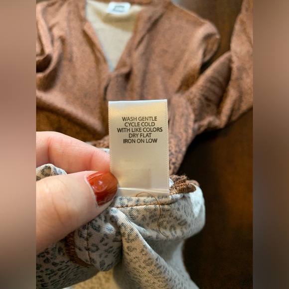 Nom maternity cheetah print snap button down long sleeve blouse - Picture 10 of 10